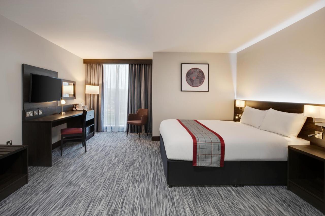 Ramada By Wyndham Leeds East Hotel Ngoại thất bức ảnh