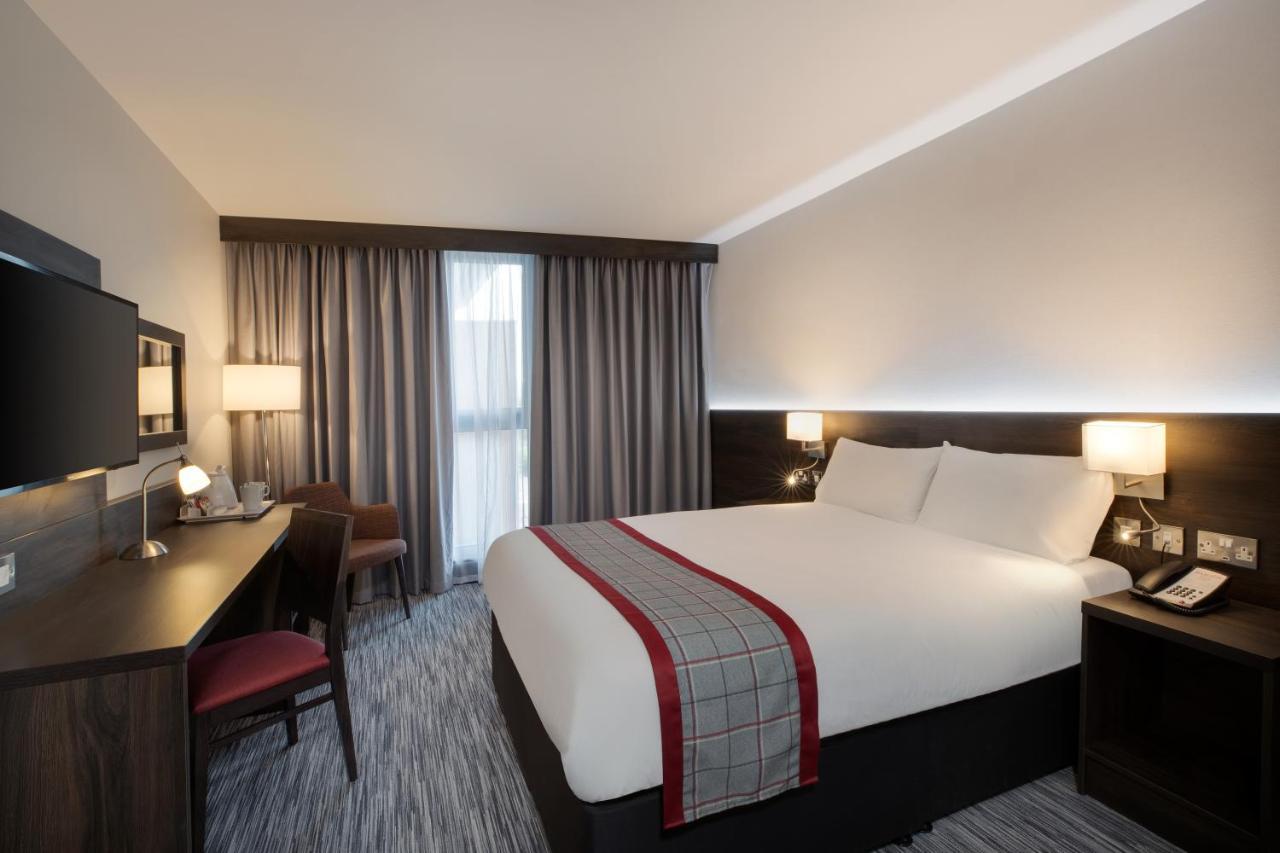 Ramada By Wyndham Leeds East Hotel Ngoại thất bức ảnh