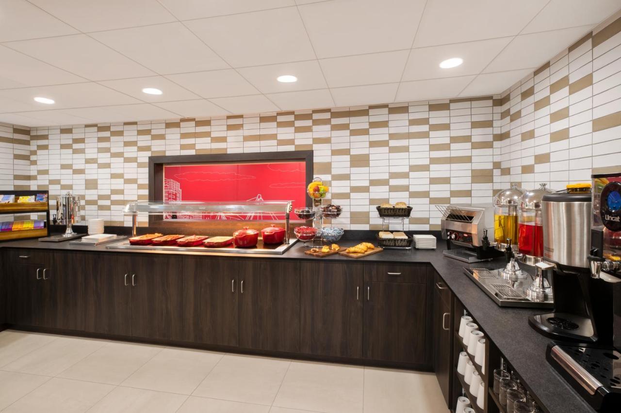 Ramada By Wyndham Leeds East Hotel Ngoại thất bức ảnh