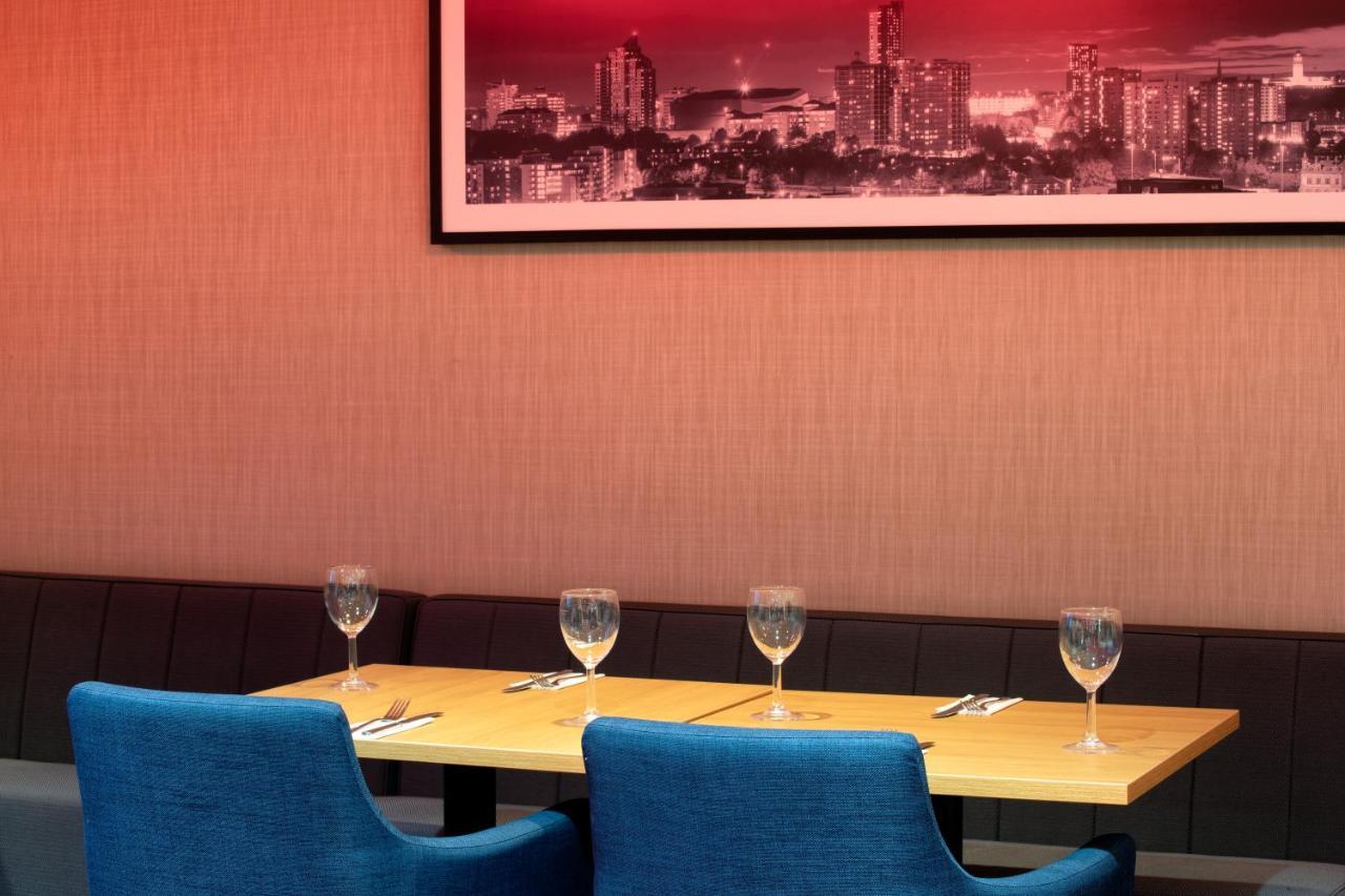 Ramada By Wyndham Leeds East Hotel Ngoại thất bức ảnh