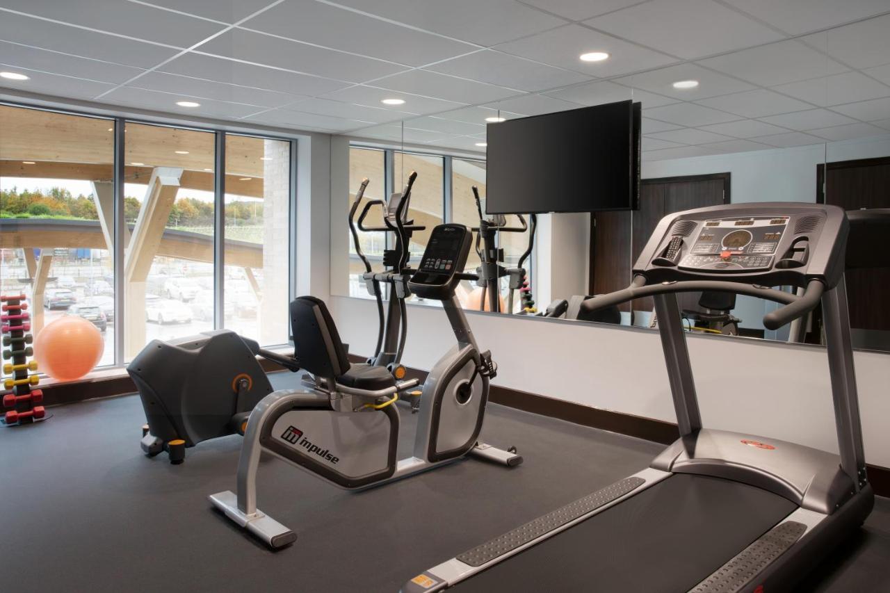 Ramada By Wyndham Leeds East Hotel Ngoại thất bức ảnh