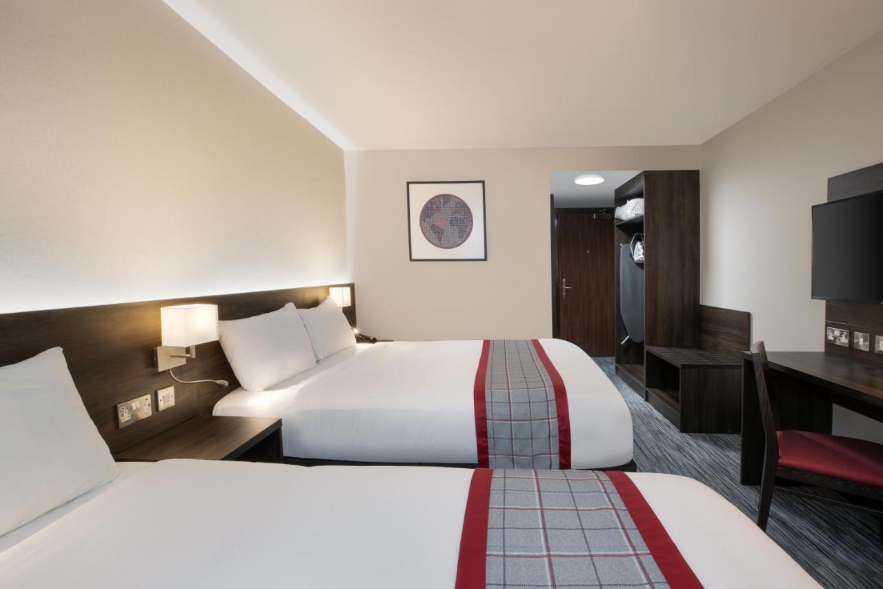 Ramada By Wyndham Leeds East Hotel Ngoại thất bức ảnh