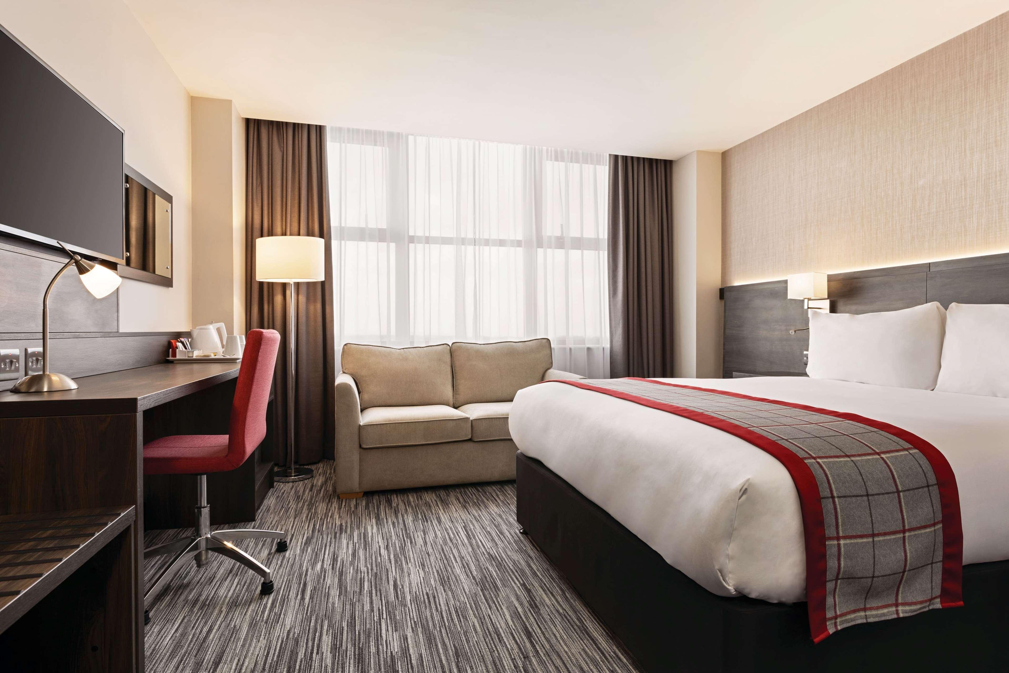 Ramada By Wyndham Leeds East Hotel Ngoại thất bức ảnh