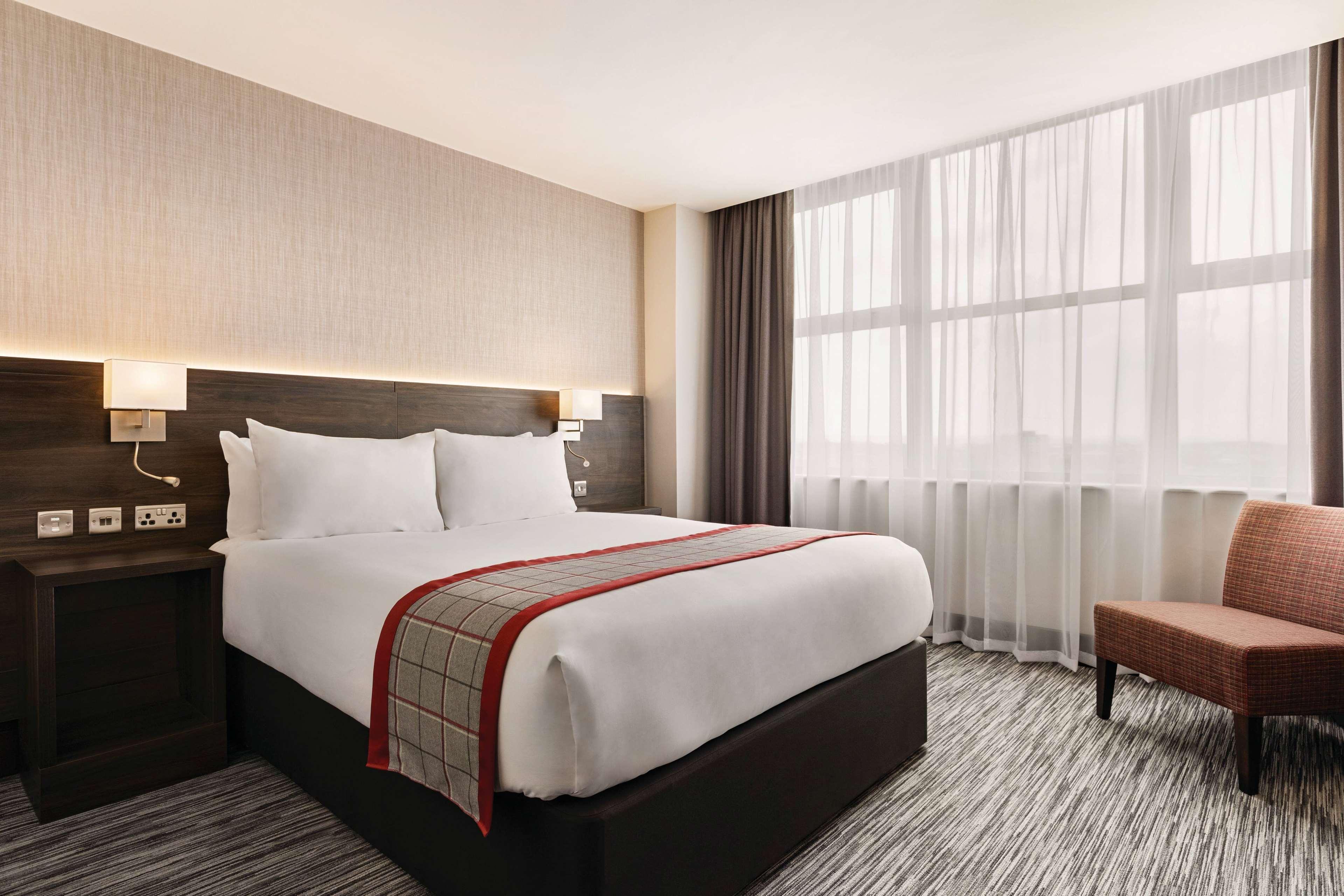 Ramada By Wyndham Leeds East Hotel Ngoại thất bức ảnh